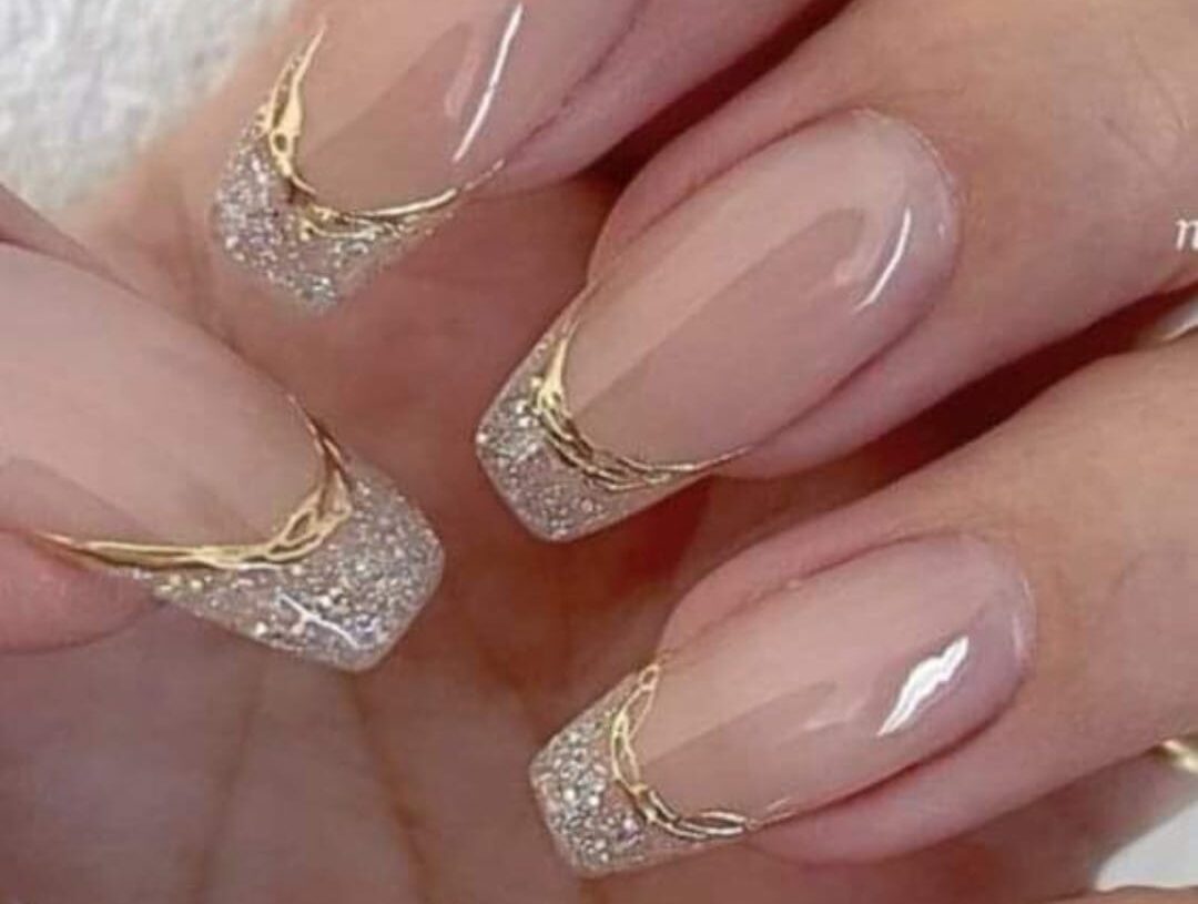 22 Christmas Nail Ideas That Bring Holiday