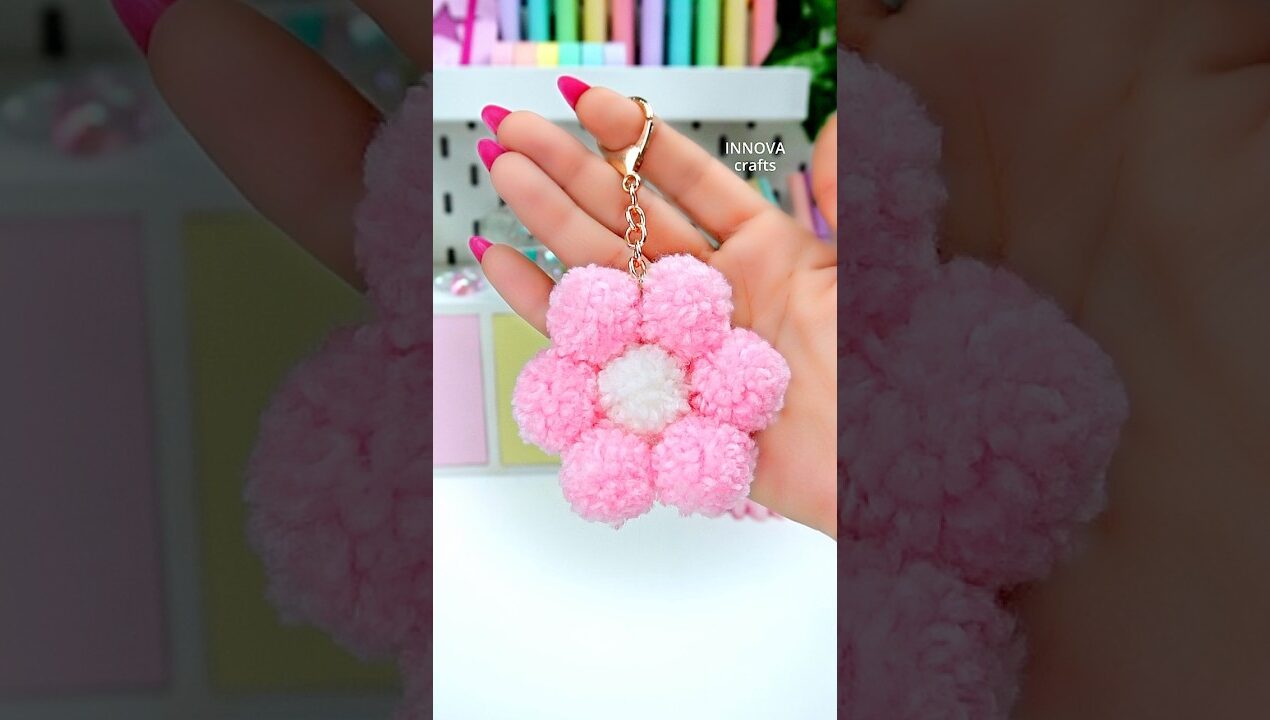 DIY Cute thread keychain 💖 Easy craft ideas 💖 #diy #craft #artandcraft #art #gift