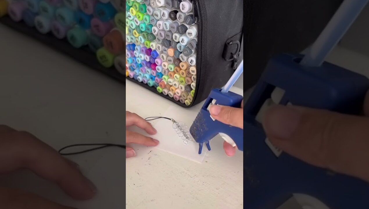 Easy keychain DIY idea 🐠👀💕 #art #diy #artideas #diyideas #drawing #keychain #diycrafts