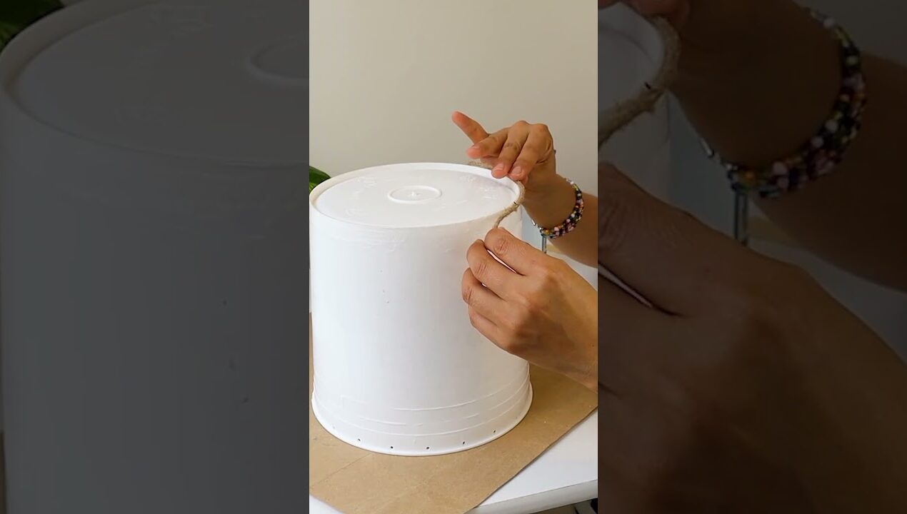 ¡Qué cosa más bonita para hacer con un cubo de plástico! #ideas  #creative  #diy #hazlotumismo