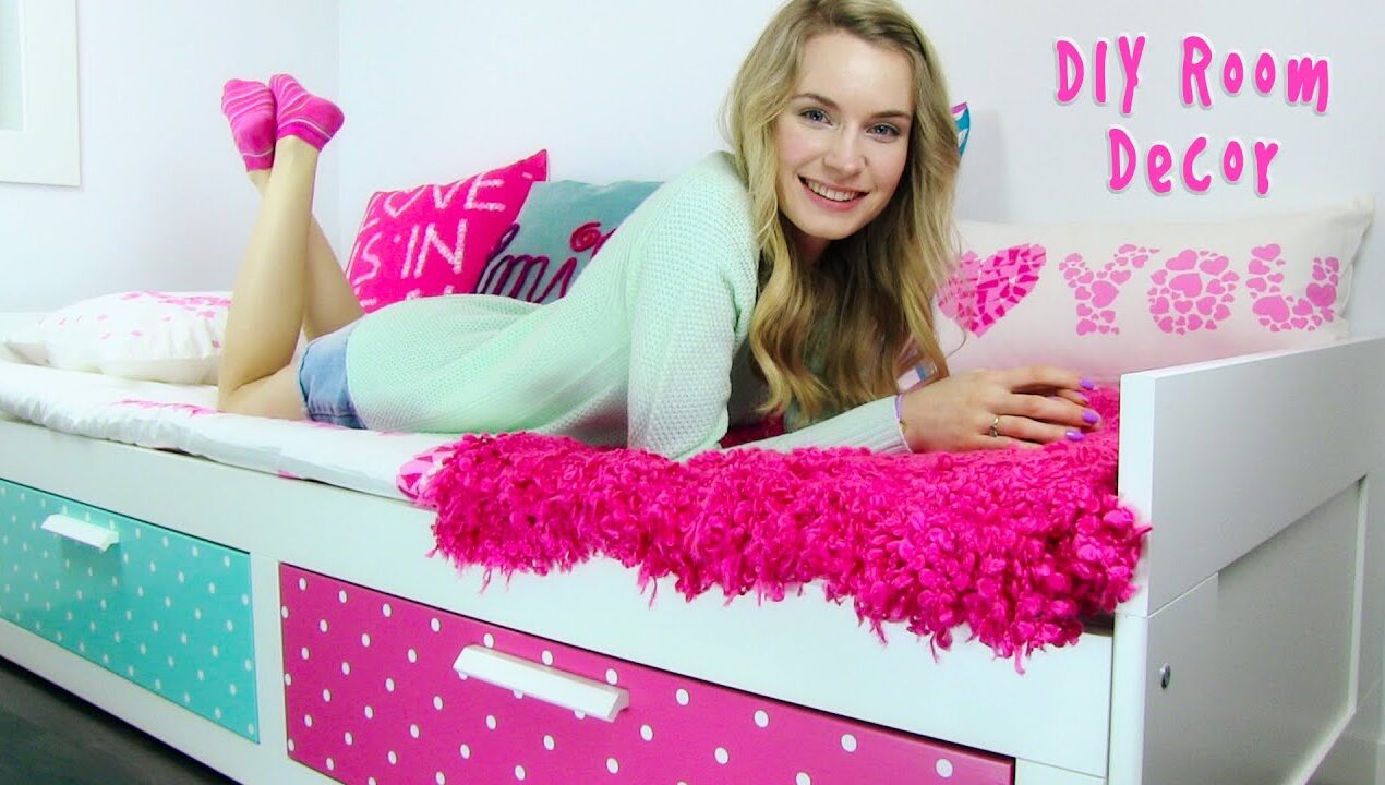 DIY Room Decor! 10 DIY Room Decorating Ideas for Teenagers (DIY Wall Decor, Pillows, etc.)