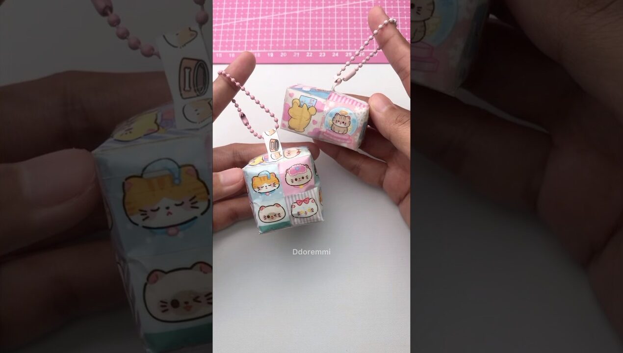 Sticker to Keychain | Cat edition #crafts #papercraft #diy #homemade #satisfying #papersquishy