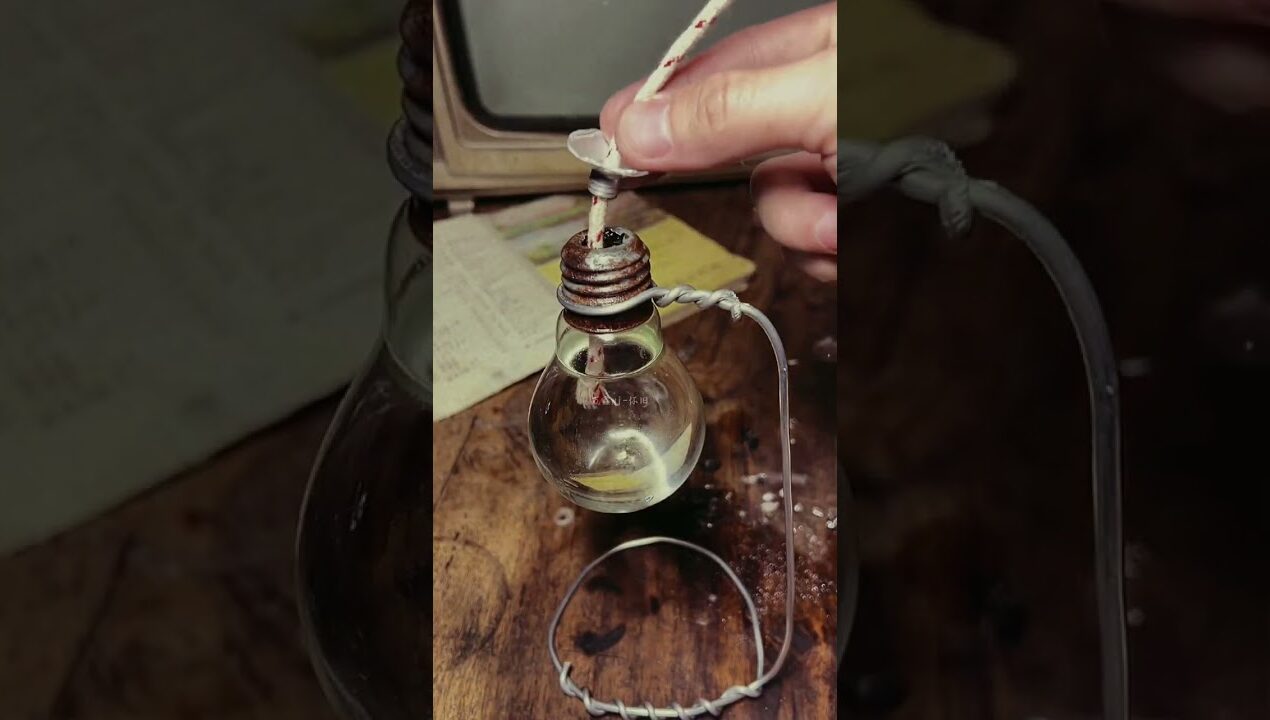 Making a Nostalgic Light Bulb Oil Lamp #DIY #Upcycling #LifeHacks