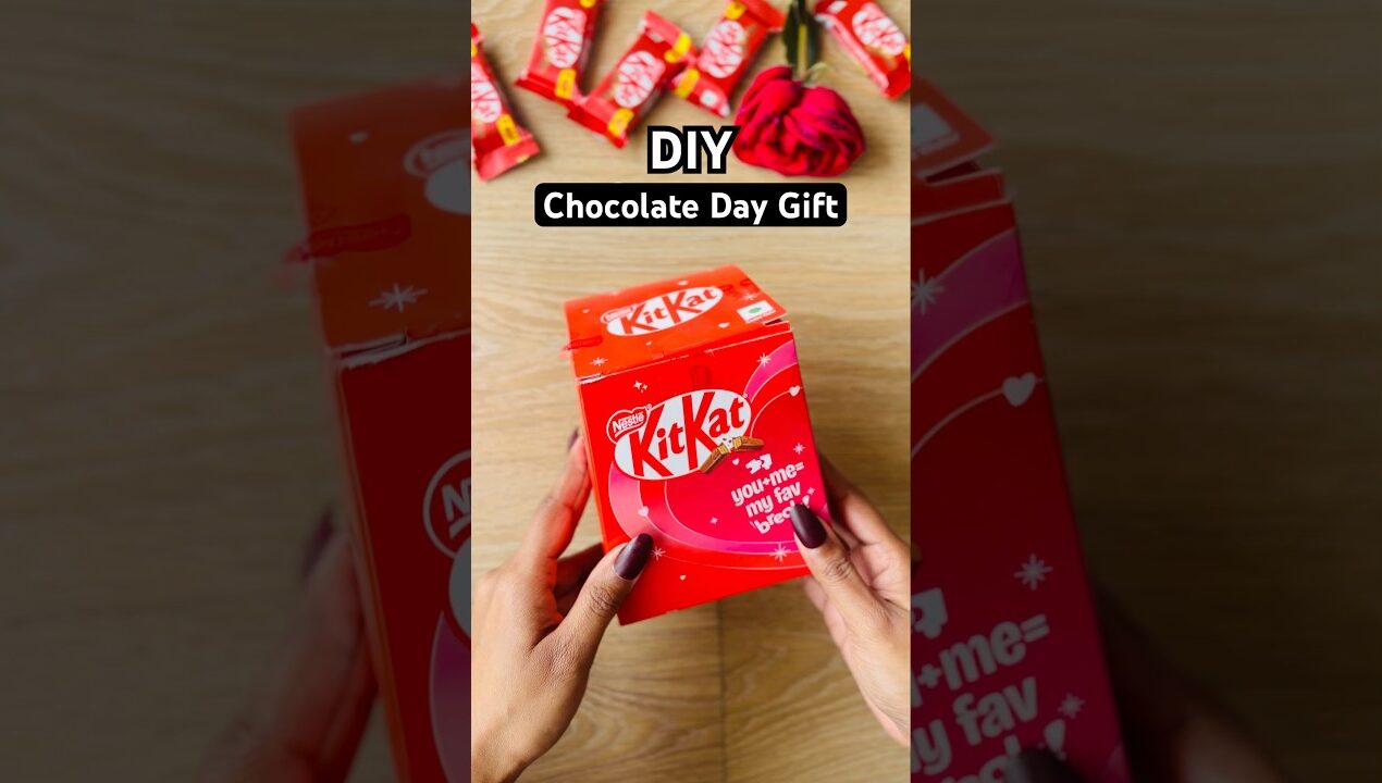 DIY Gift for Chocolate Day 😱 #crafteraditi #handmade #valentineweek #DIY #shorts @CrafterAditi