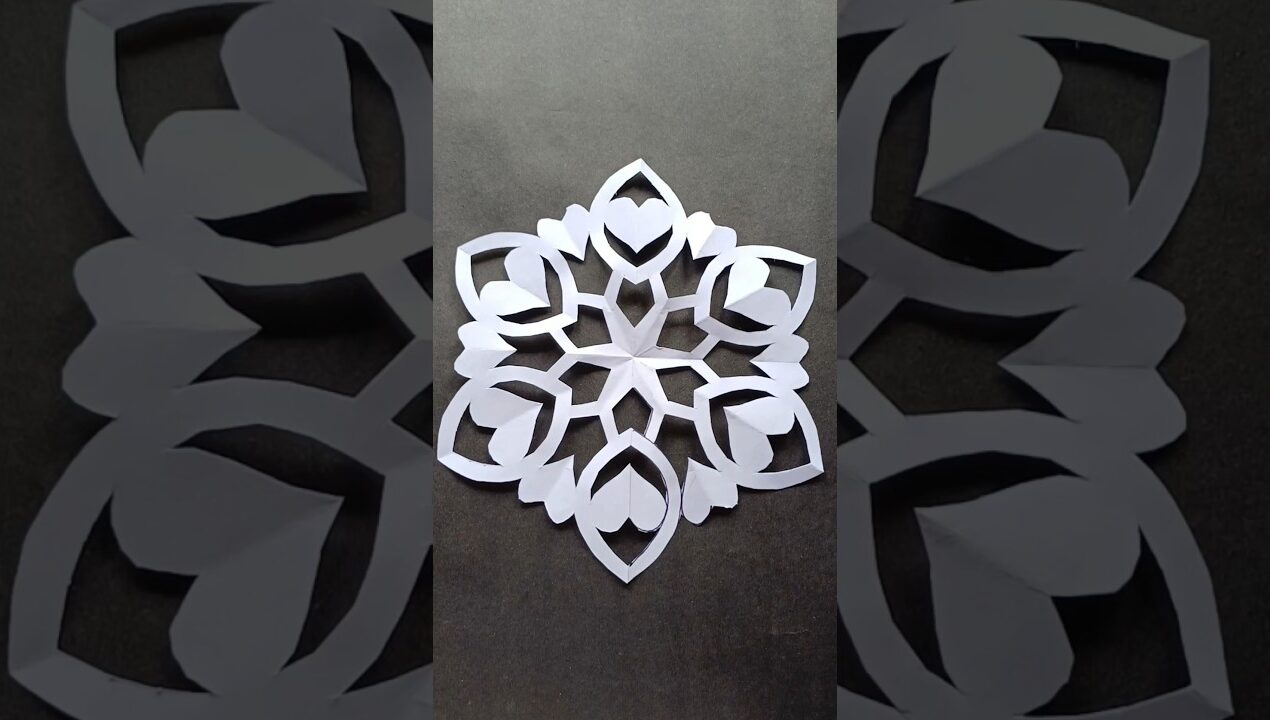 Diy paper craft || how to make a snowflake out of paper ❄️✨#papercrafts #snowflakes #diy #crafts