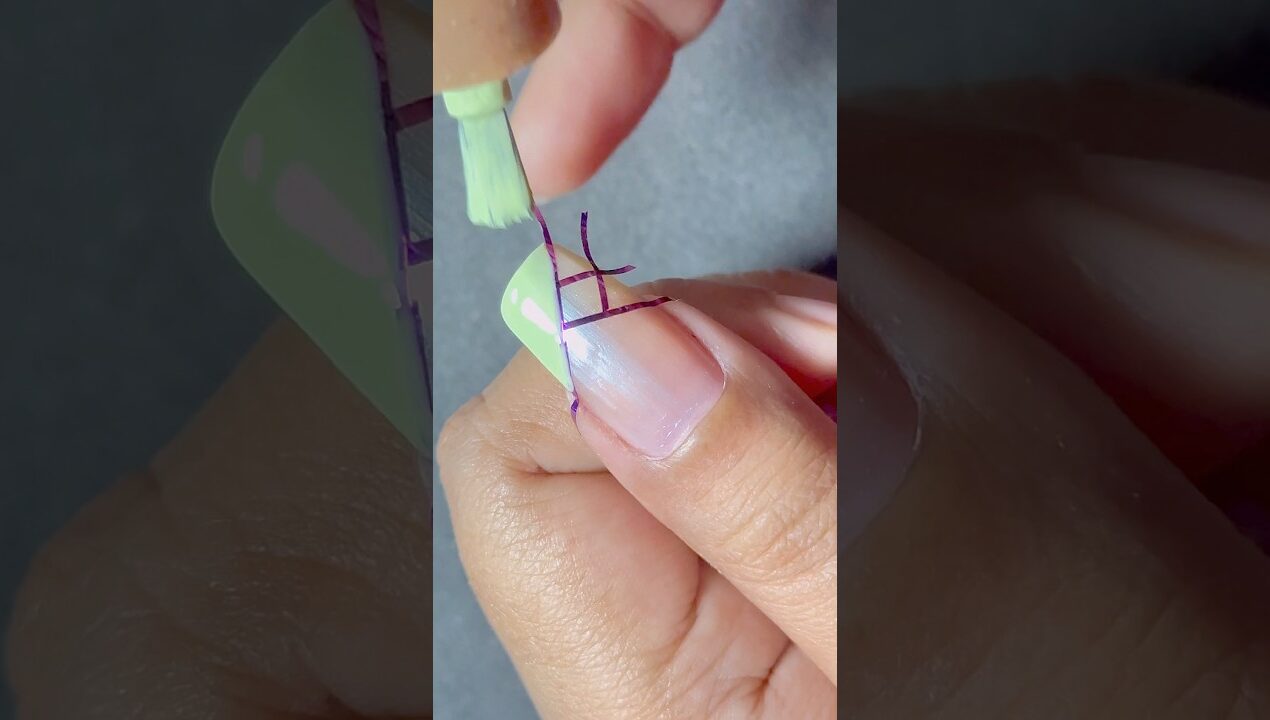 Striping nail art design #nailart #easynailart #homemade #diy #naildesign #nailtutorial