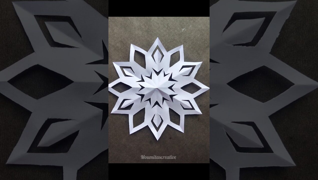 3D paper snowflake / how to make paper snowflakes #christmas #papercrafts #diy