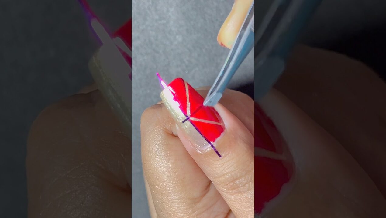 Easy striping nail art #nailart #pinknaildesigns #simplenails #nailextension #homemade #diy