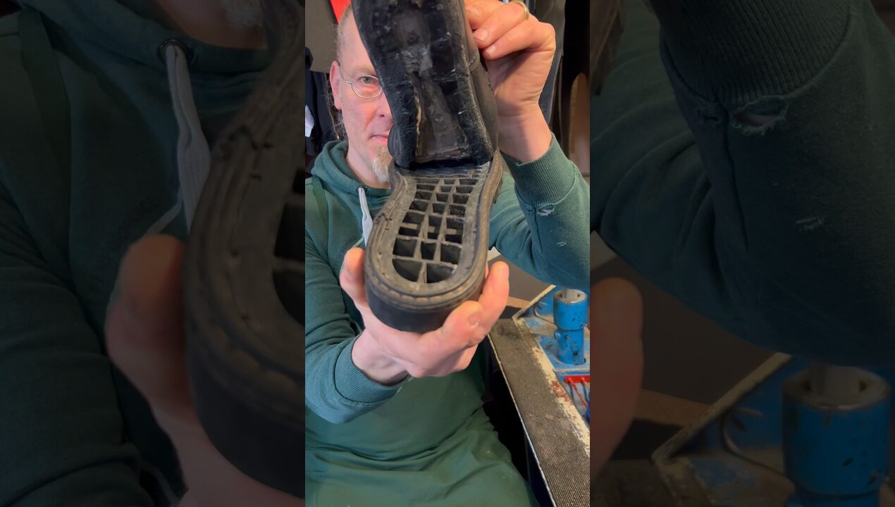 Sohlen kleben #schuhmacher #nachhaltigkeit #restoration #schuhe #shoes #leather #handmade #diy