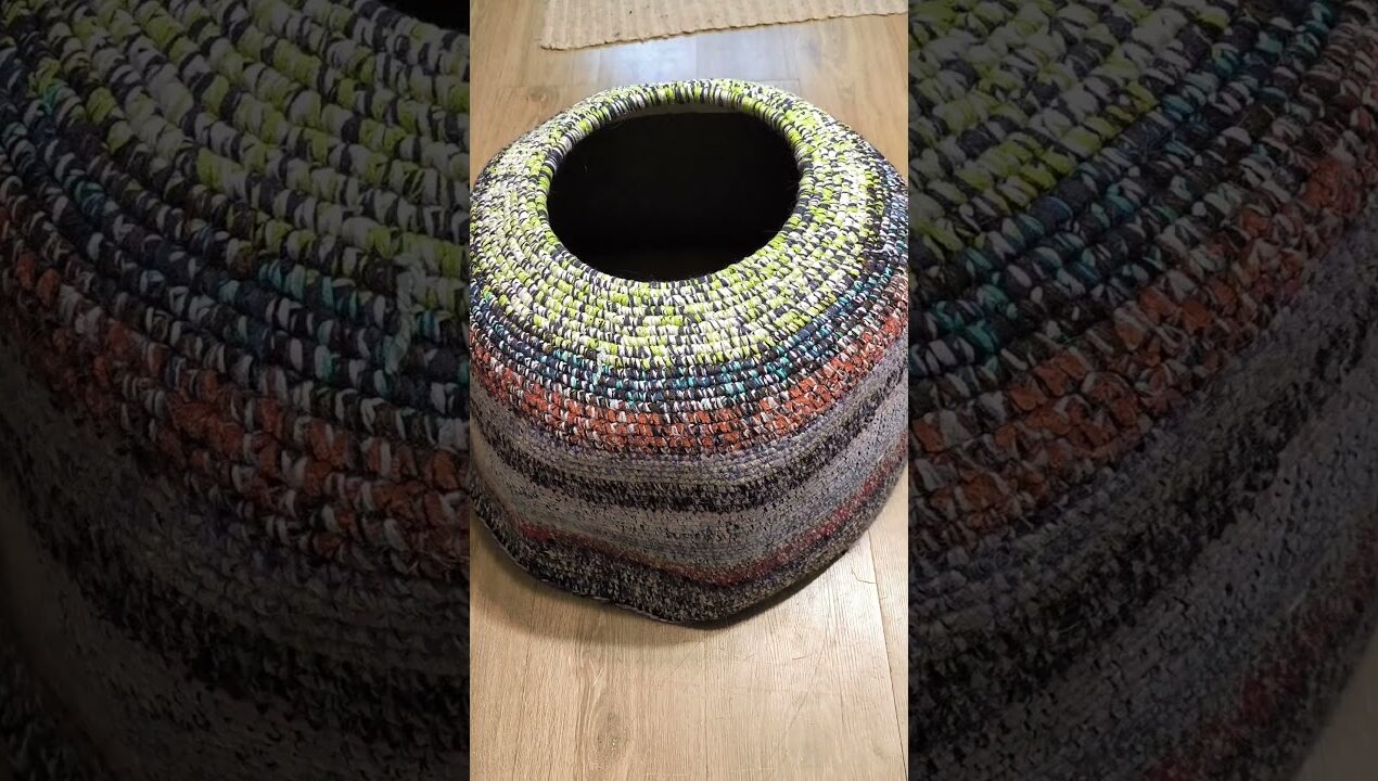 idea of using leftover yarn house for Maine Coon  #diy #ideas #house #mainecoon #crochet