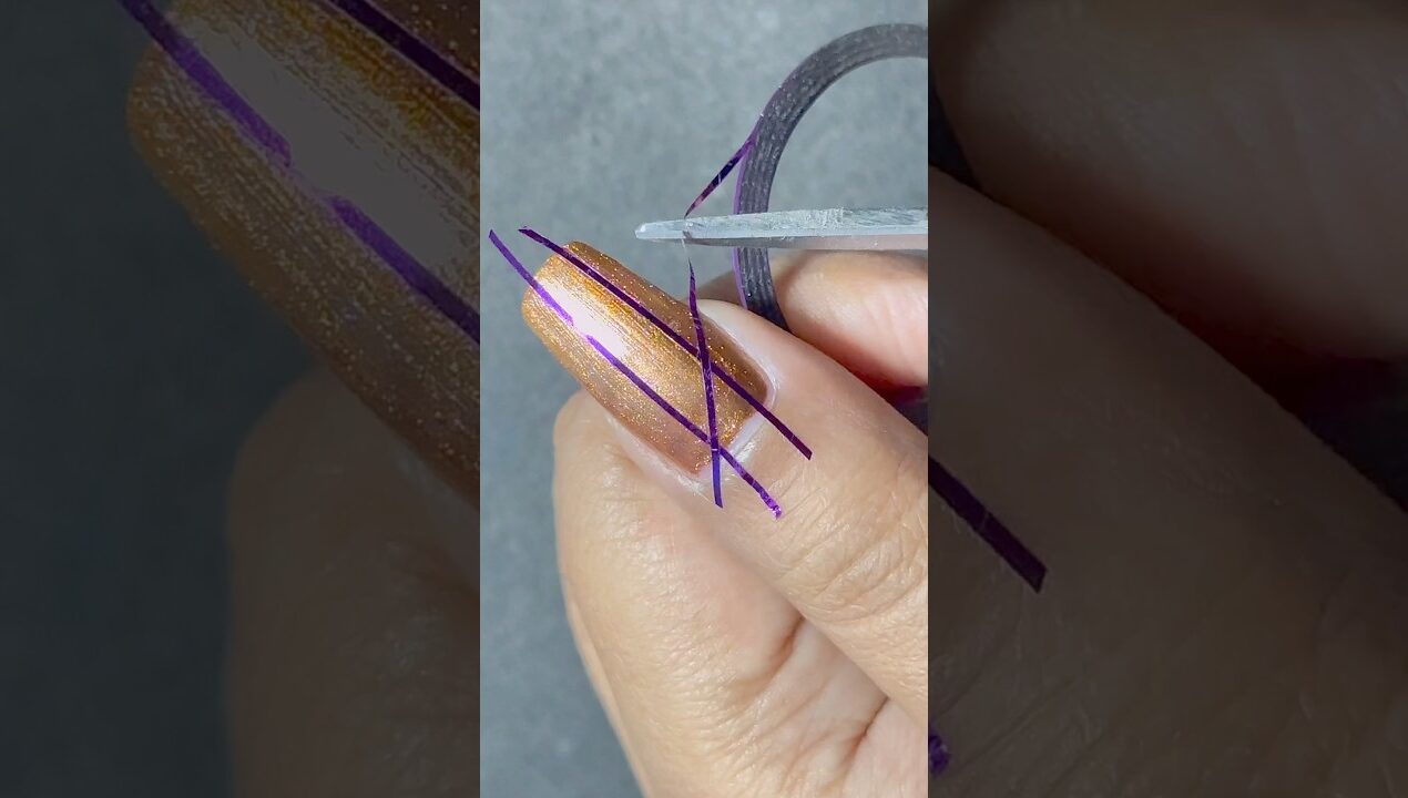 Easy striping nail art #nailart #simplenails #nailtutorial #naildecoration #easynailart #diy