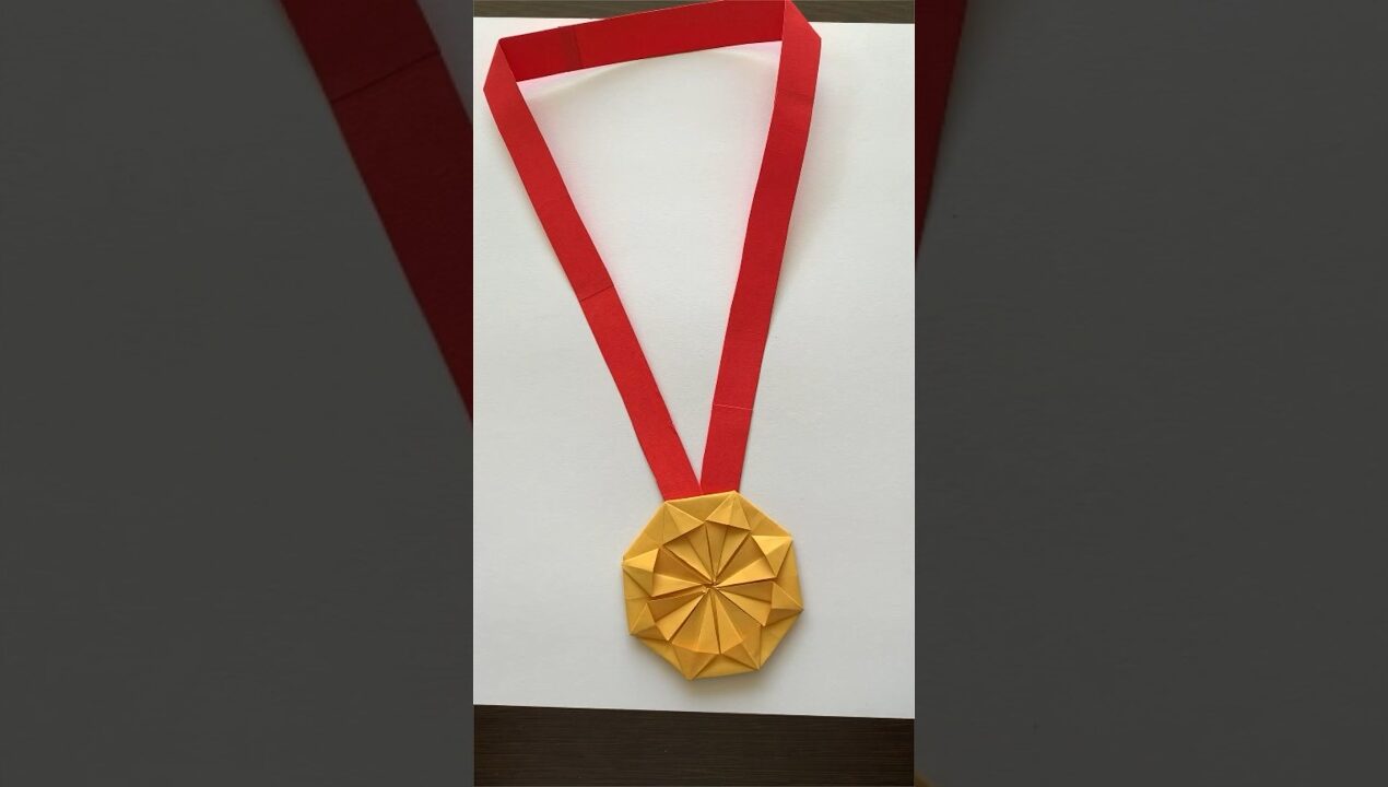 Make easy paper medals at home for kids #origami #papercraft #craft #ideas #kids #fun #howto