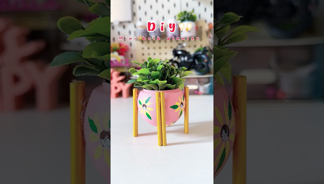 Diy Mini Bulb Planter💡🌱💡#shorts #viralshort #reuse #diy #handmade #crafting #trending