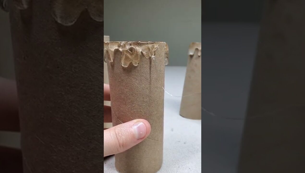 How to stop hot glue webs 🕸🕷  #artist #arthack #art #lifehacks #artistproblems