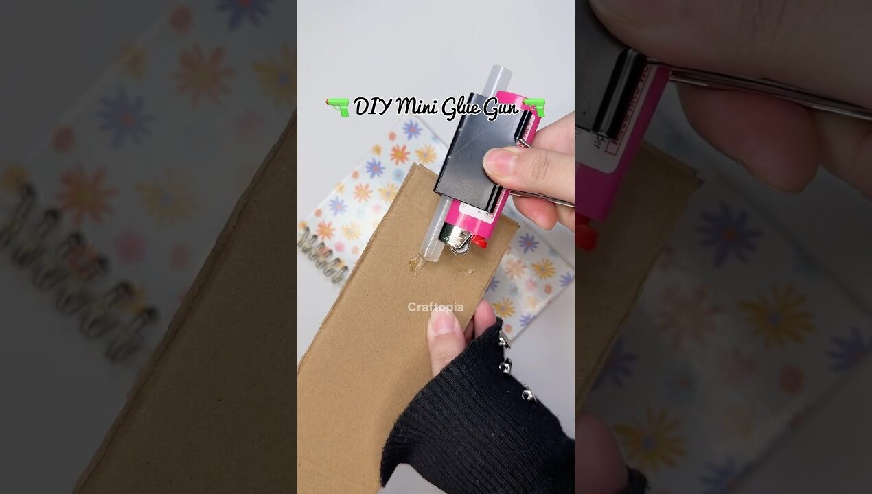 DIY Mini Glue Gun 🔫 #papercraft #craft #minecraft #diy #diycrafts #crafts #thingstodo #craftopia