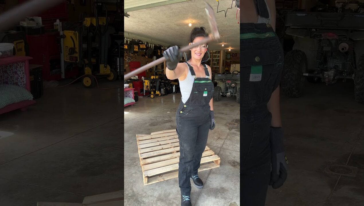 QUICKEST EASIEST FASTEST way to break down a pallet! #quick #tools #pallets