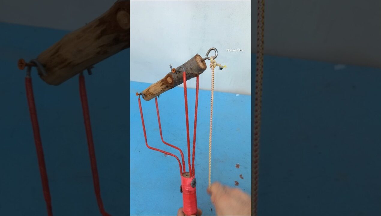 A Graet DIY Tool Idea for Attaching Ropes at Heights #diy #tools #tips #tricks