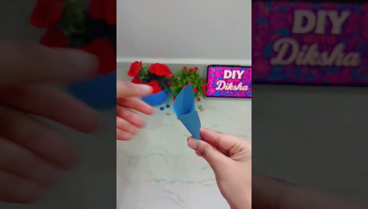 DIY paper flowers💕😍#diywithdiksha#diyfrompaper#crafts#shorts#famous#viral#worldfamous#youtube