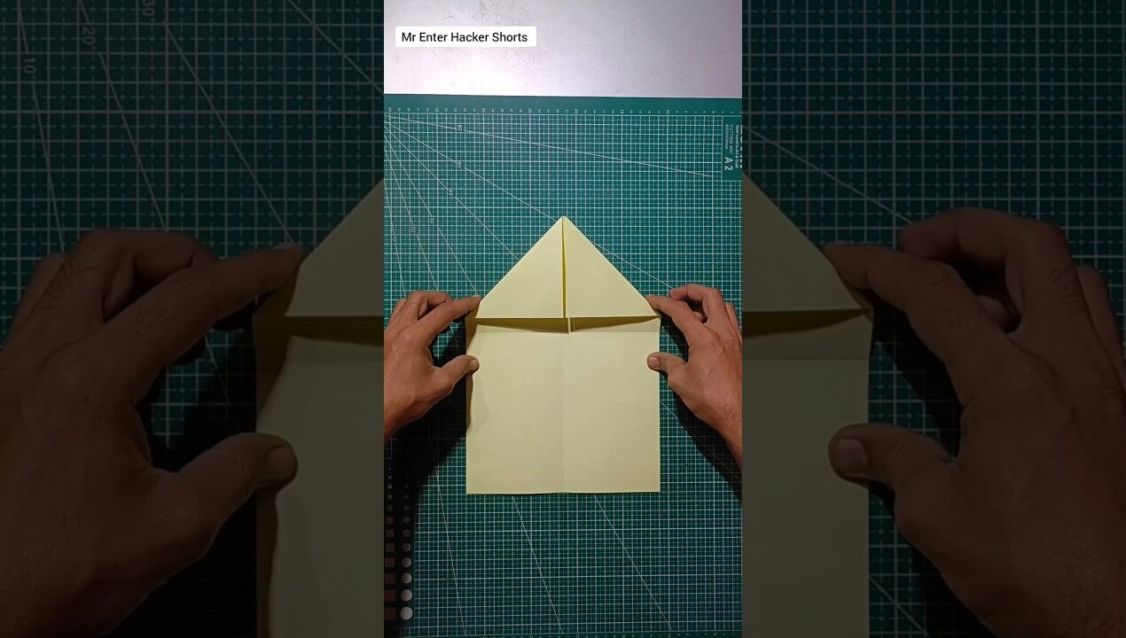 how to make a paper boomerang 🥰 , tutorial paper craft ideas , homemade returnable toy #shorts #diy