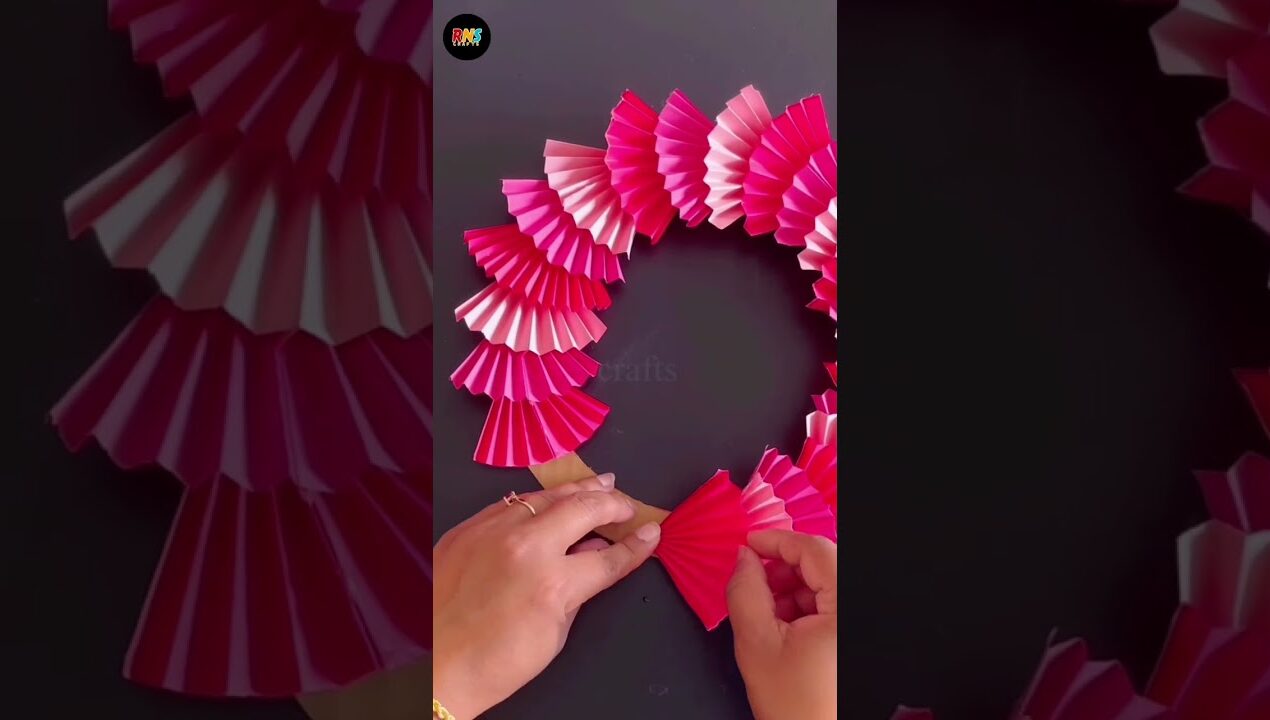 Quick and easy paper wall hanging craft / #shorts