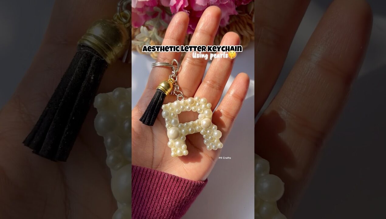 Next letter Konsa 🤭 ||#letterdesign #tutorial #diy #keychain #alphabet #letterkeychain #claycrafts
