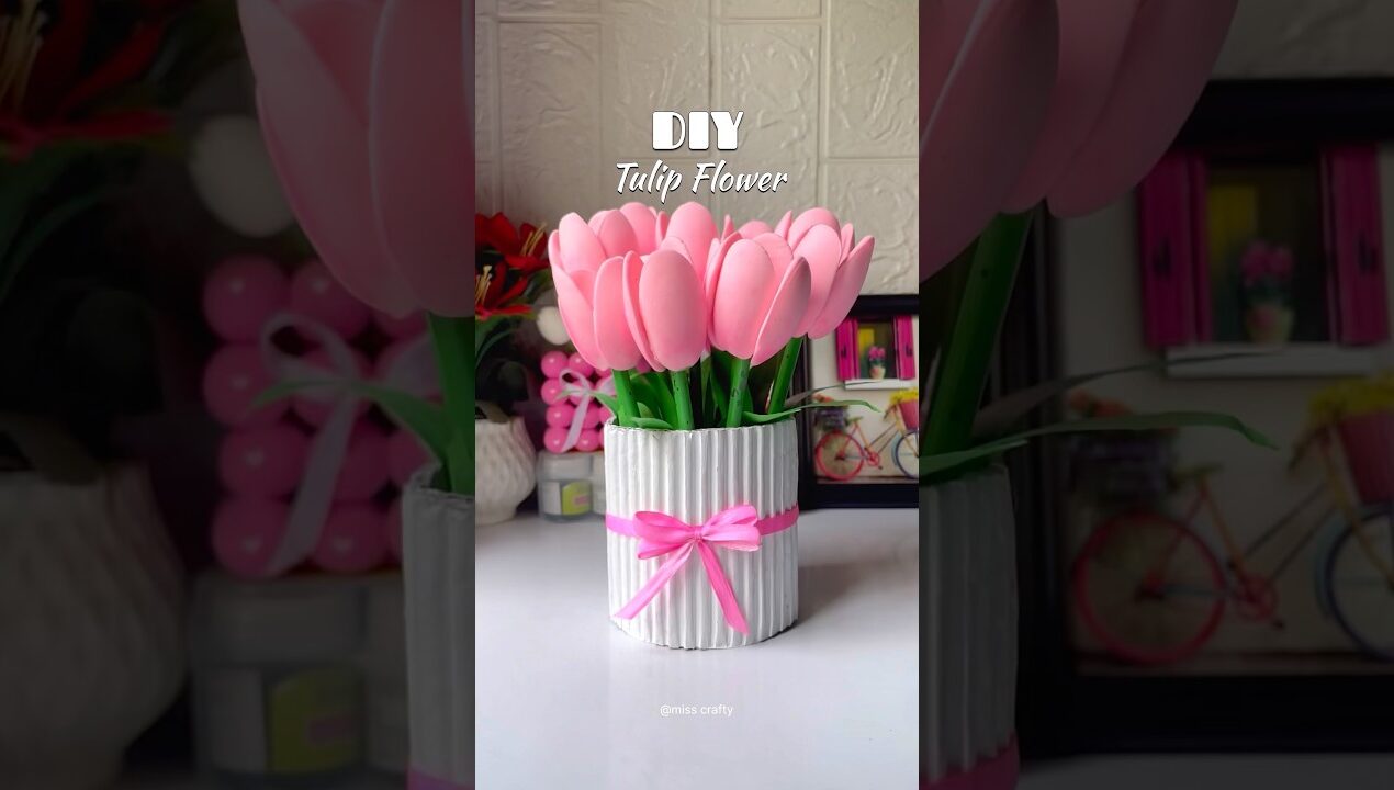 DIY Tulip Flower #diy #craft #art #tulipflower #clay #clayflowers #clayart #flowers #shorts