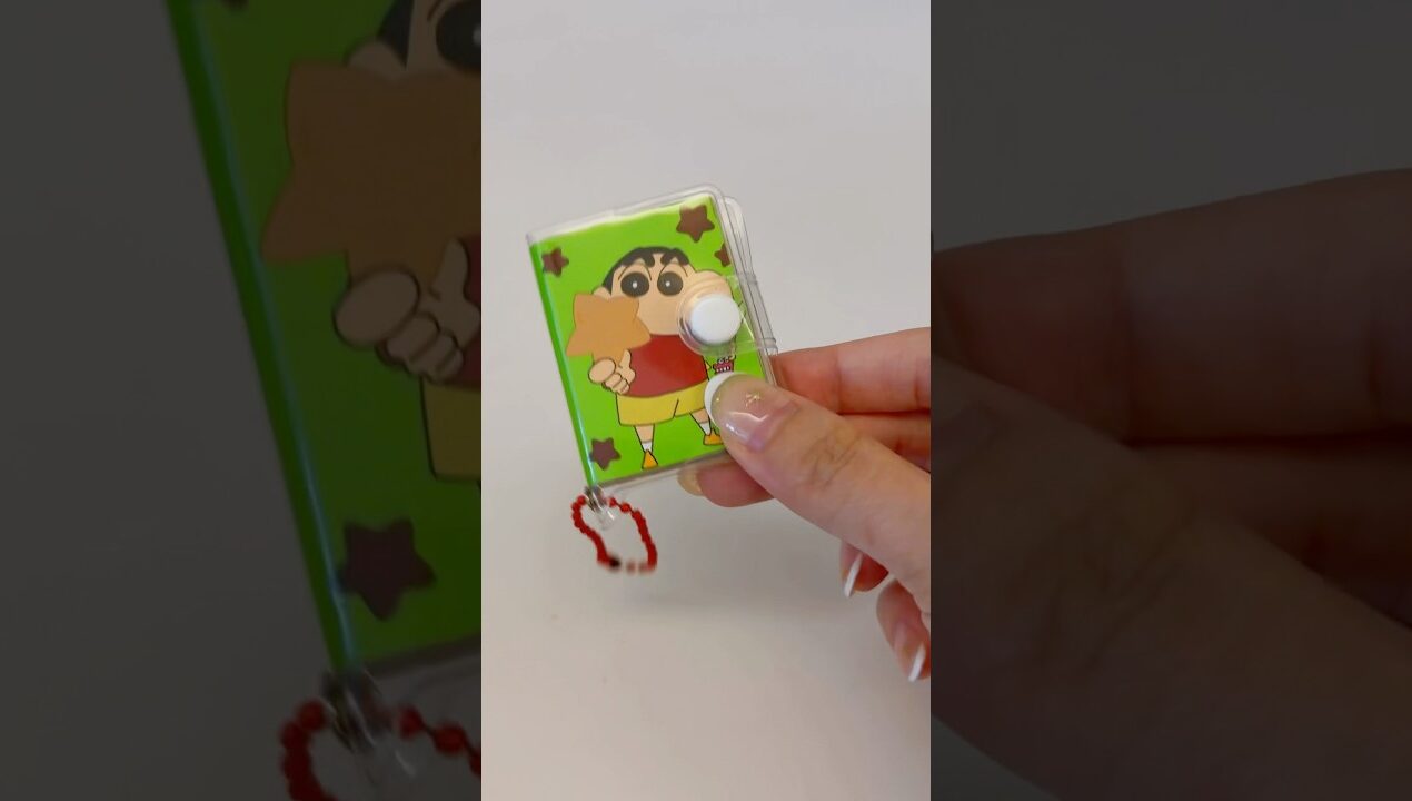 Making miniature manga with chocolate cookies cereal #crayonshinchan #diy #diycrafts #蠟筆小新