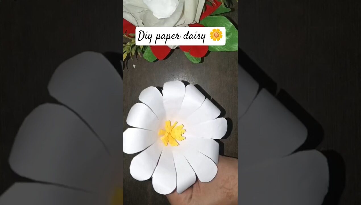 DIY paper daisy 🌼 Easy paper craft ideas 💡 Easy paper flower #shorts #artandcraft #diy #papercraft