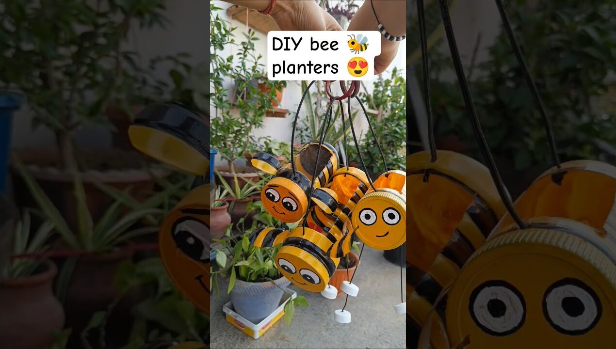 Garden Decoration Ideas | DIY Bee Planter From Small Plastic Bottles#gardening #beeplanter #diy