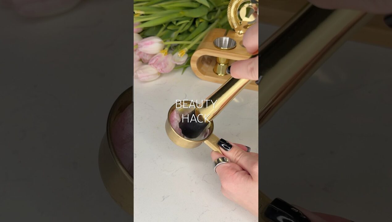 DIY natural body scrub 🌸This smells AMAZING 😍You need to try this 💛#scrab  #hacks #diy #tips