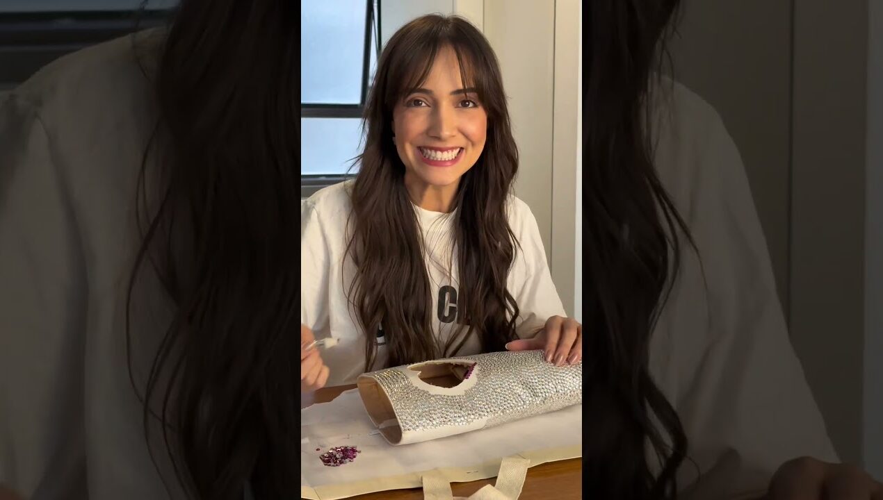 Quantos cristais eu usei pra fazer a bota?  🩷 #sabrinacarpenter #Lollapalooza #DIY