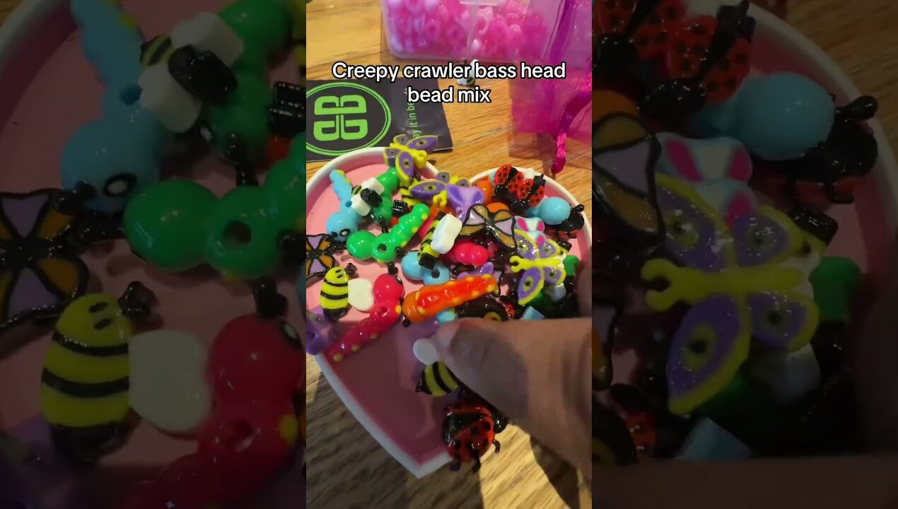 Whats buzzing in my bag?? #kandi #kandikid #ponybeads #beadedaccessories #diycrafts #bracelet #diy