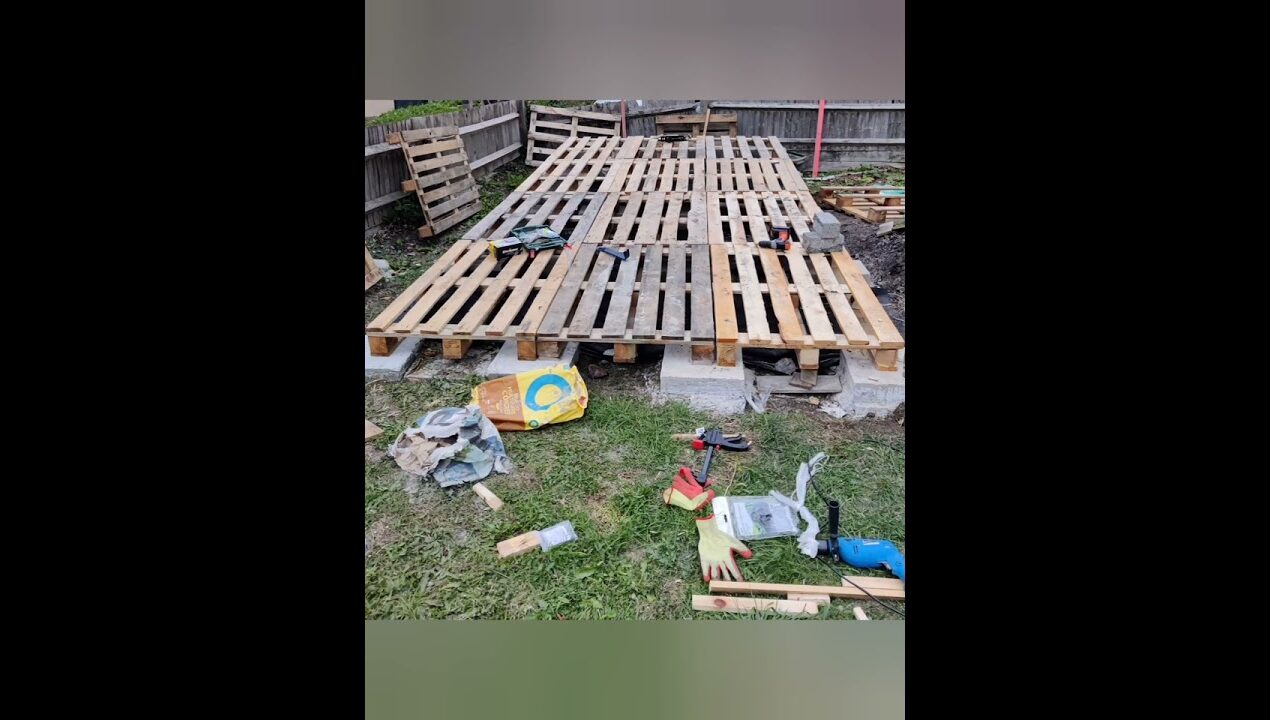 Made shed from pallets