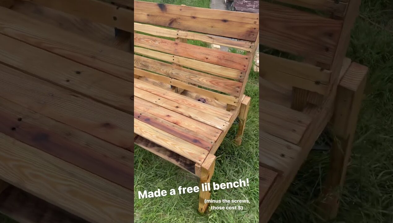 Pallet bench! #easybuild #palletsbench #pallets #palletproject #bench #farmlife #funprojects #diy