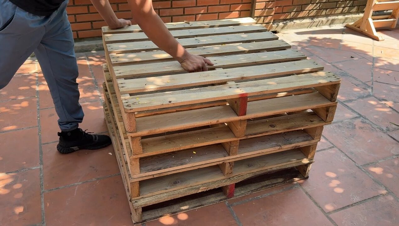 DIY Pallet Wood Outdoor Kitchen: Building a Practical Outdoor Kitchen Cabinet from Recycled Pallets