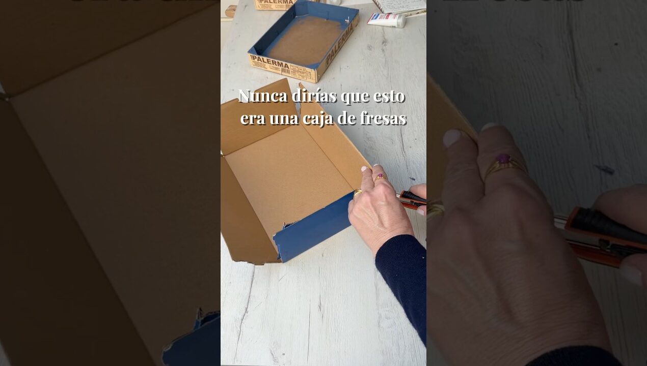 Transformando una caja de fresas #diy #manualidades #cajasdefresas #cajasdefruta #upcycling