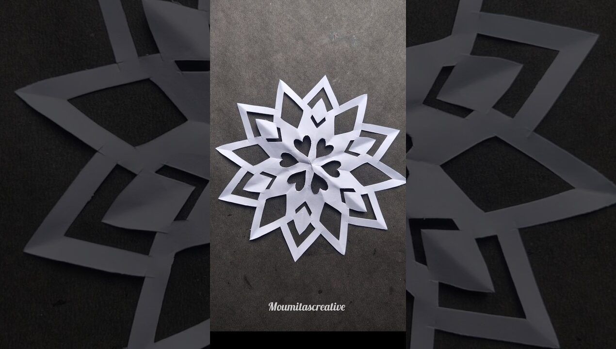 3D paper snowflake / how to make paper snowflakes #christmas #papercrafts #diy