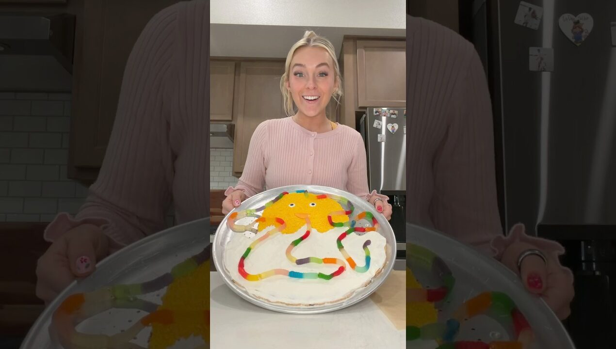 The worm 💀🐣🪱 #diy #baking making a baby chick cookie pizza with 6ft gummy worm for Easter
