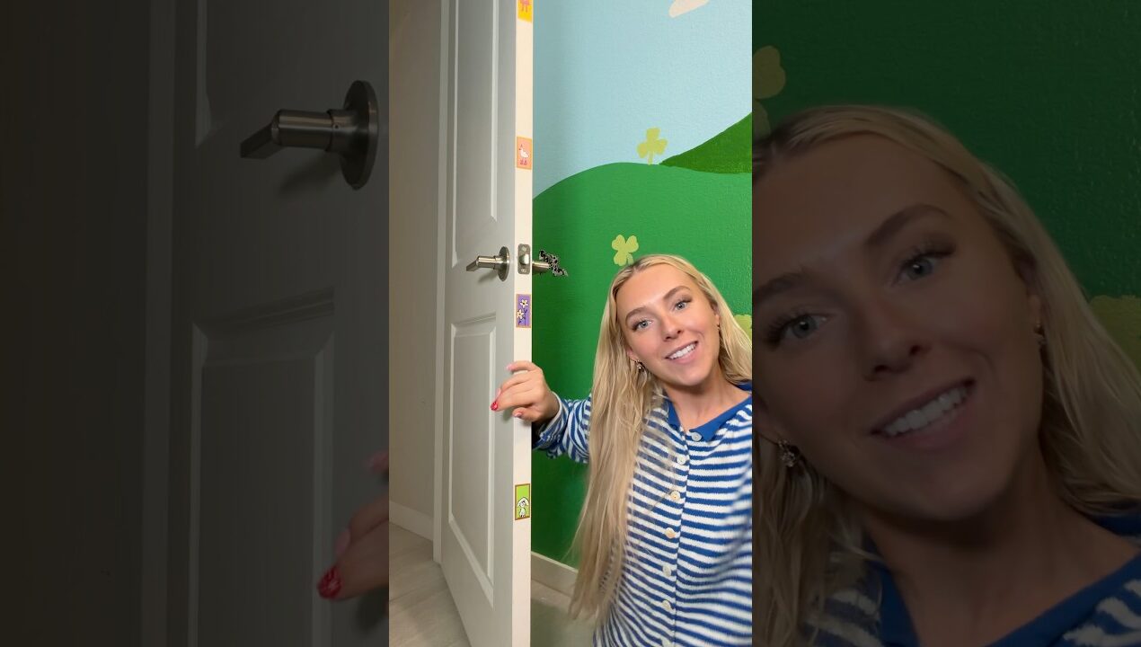 I love don and my diva goose 🪿🐩🚪 #diy #painting portraits on my door trim