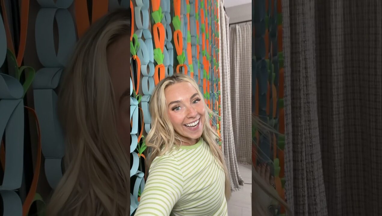 Bad at math, good at paper chains 🥕🐇 #craft #diy making Easter paper chain curtains