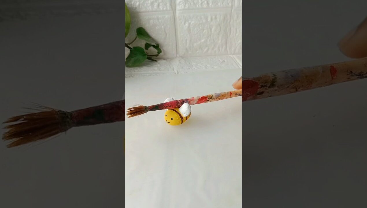 DIY brush holder | clay craft ✨🐝 #shorts #viralvideo #shortsfeed #youtubeshorts #diy #clay #painting