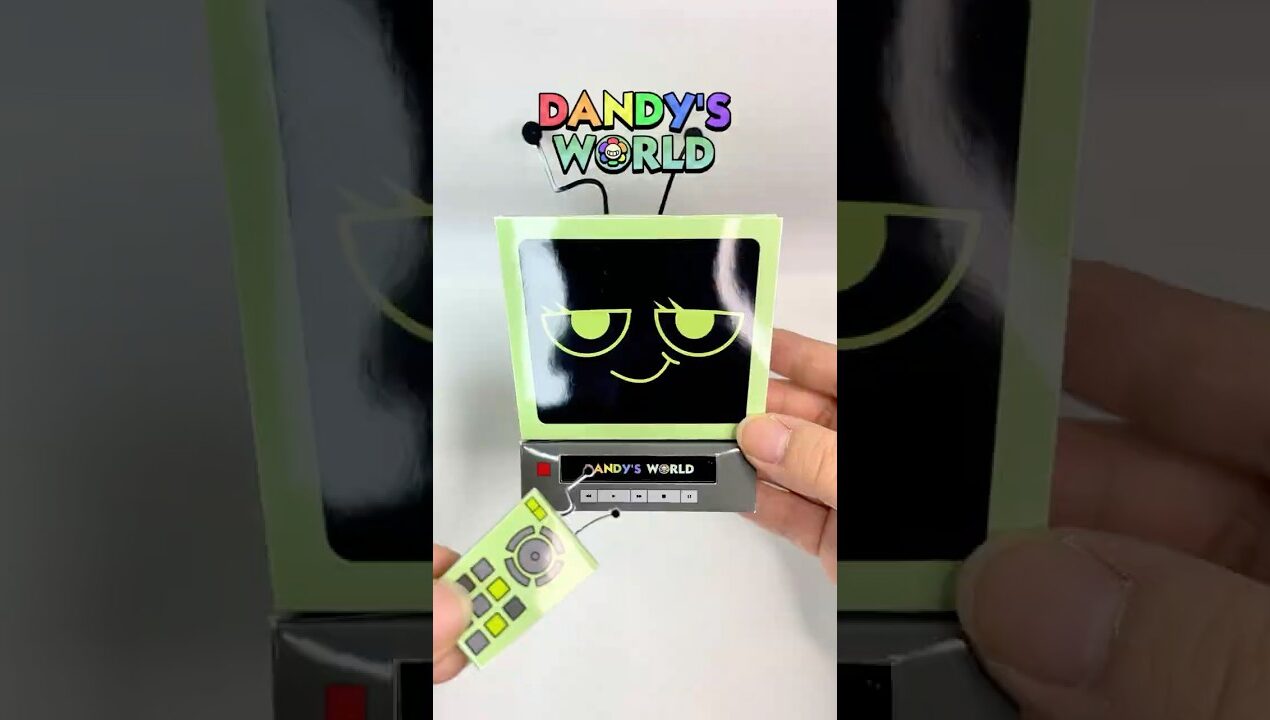Dandy’s World Vee DIY 💚 What just happened..? #dandysworld #diy #papercraft