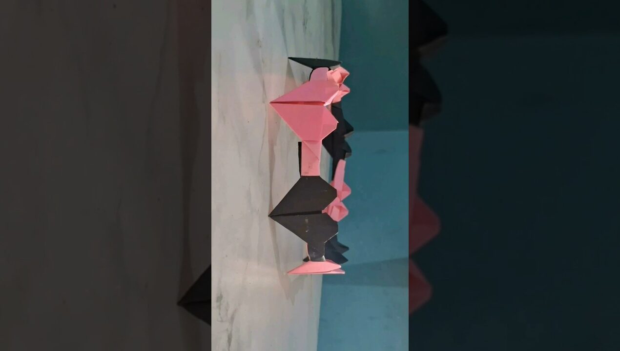 Diy paper heart crown 👑🩷🖤 #diy #papercraft #handmade #creativity #heartcrown # viral shorts