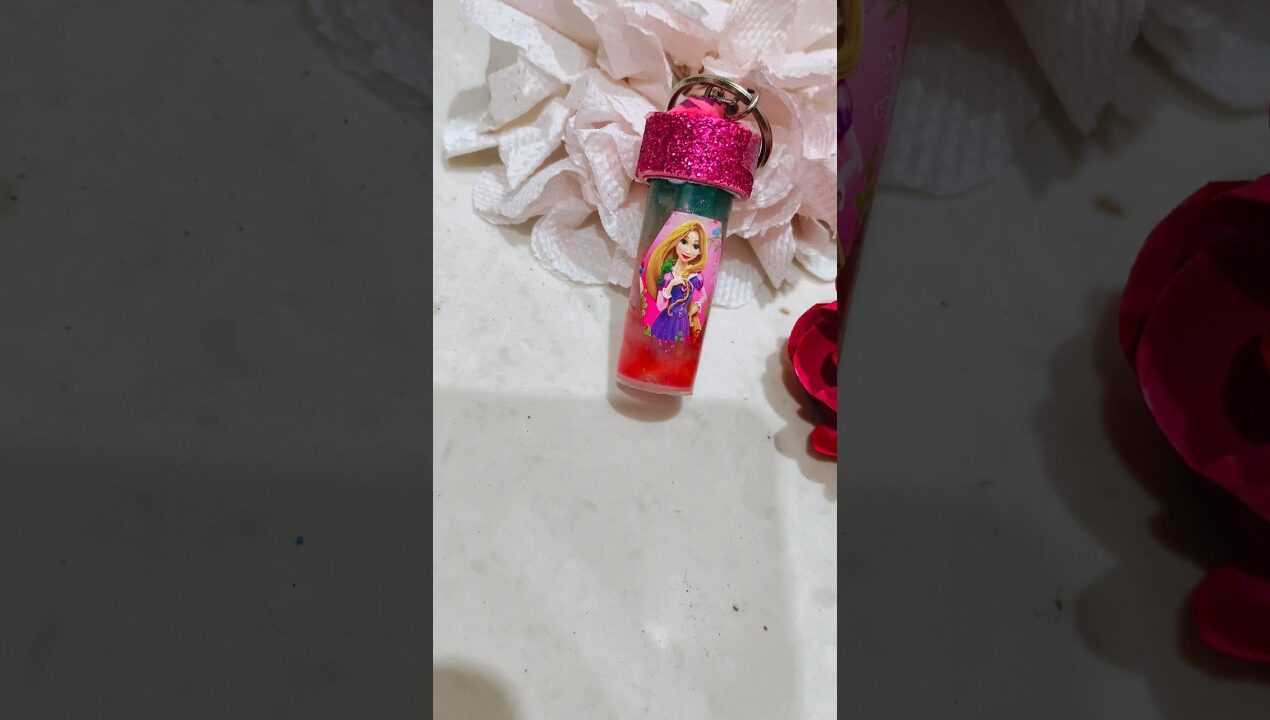 diy keychain with waste item #diy #diy #craftyliving #diyideas #diyideas #craft #craftyideas #crafte