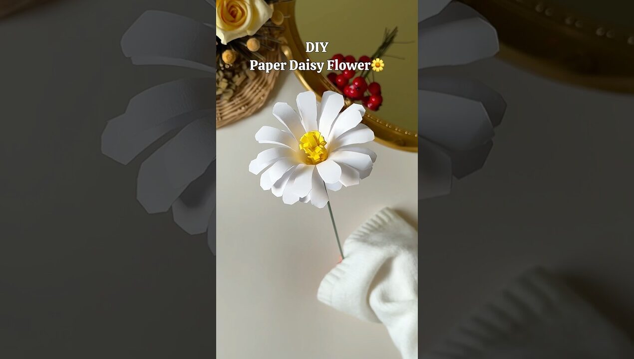 DIY Paper Daisy Flower🌼 How to make a paper daisy #diy #papercraft #shortsviral