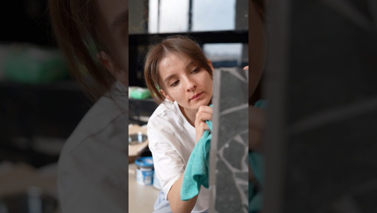 Сделала столик из плитки! Оцени от 1 до миллиарда. #diy #поделка #handmade
