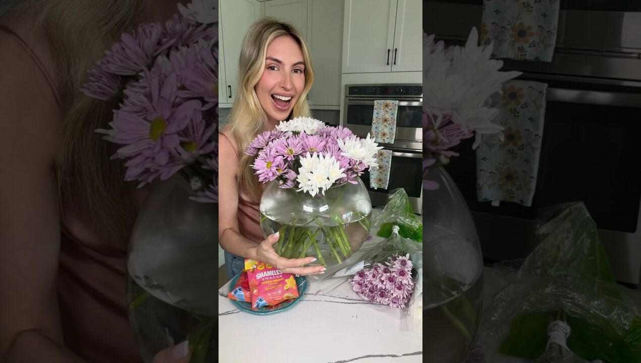 I can’t believe this flower hack actually worked! #viralhacks #shorts #diy