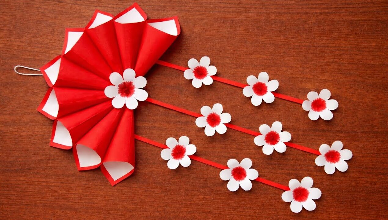 Quick & Easy Paper Wall Hanging Ideas /  Flower Wall decor / paper flowers / cardboard craft reuse