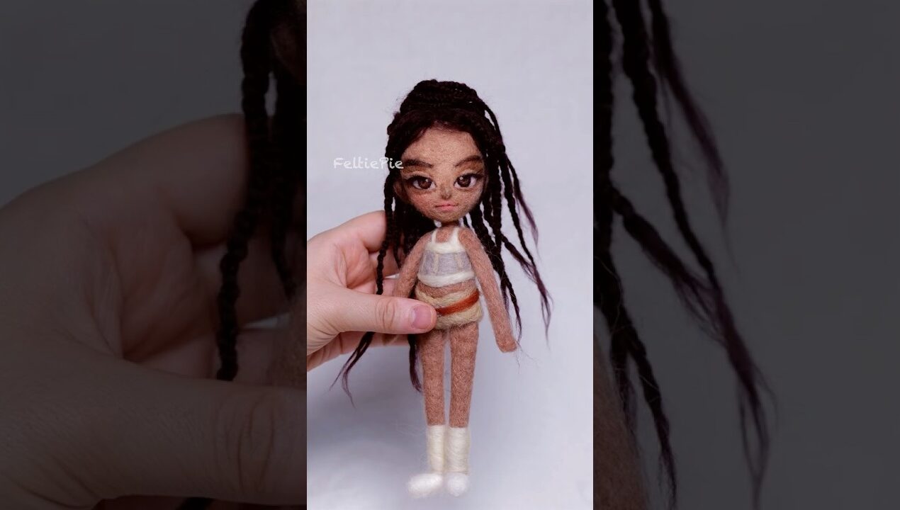 Manon (KATSEYE) Gnarly DIY Plush Doll👑