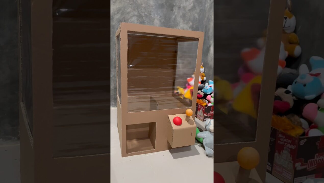 Membuat box mesin capit. How to make claw machine #kreasi #clawmachine #diy #craft #mesincapit